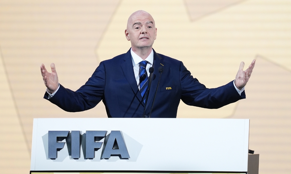 手中的咖啡, 小院里树影, 尝咖啡 手中的咖啡, 小院里树影, 尝咖啡