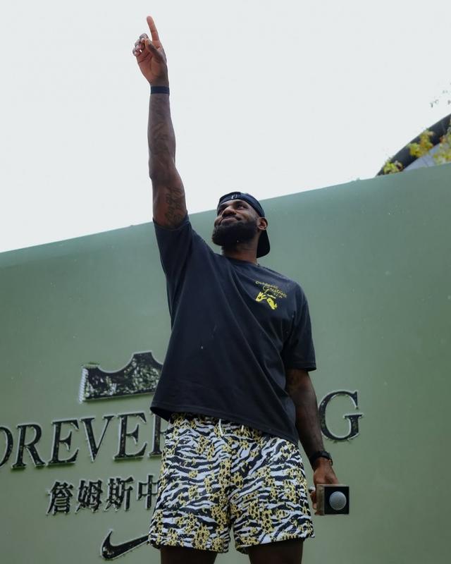 首次中国行, 行期间于上