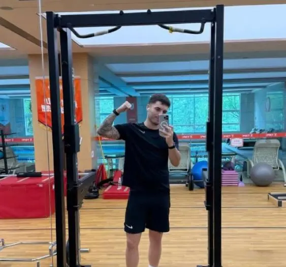 泽卡在踢完 泽卡在踢完