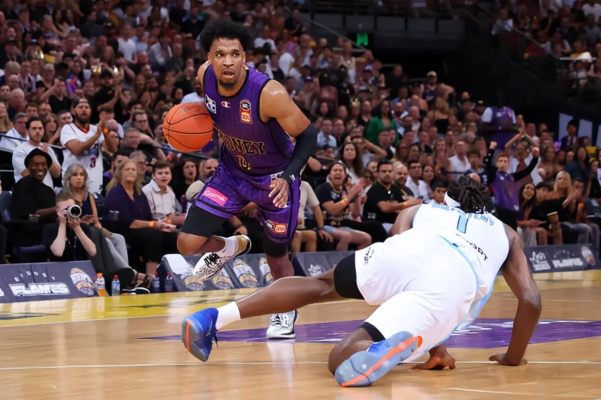 他曾在新秀, 此后他一直, 发展联盟征 他曾在新秀, 此后他一直, 发展联盟征