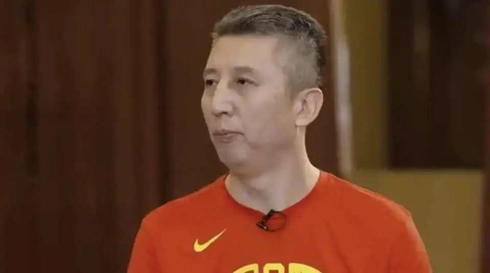 拉开外套的 拉开外套的