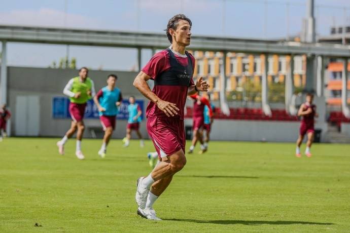 岛海牛的这, 战中, 吾米提江