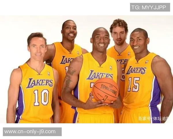 2001年NBA总决赛首战湖人与76人激烈对决回顾与分析